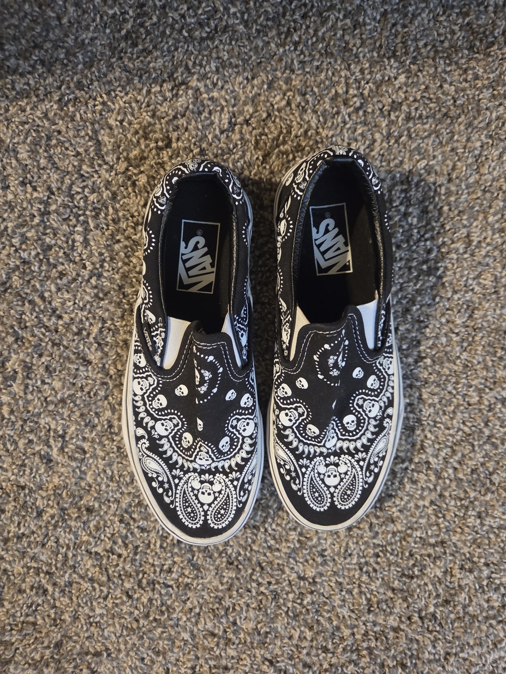 Women's Size 7 Vans Slip-On Bandana Skull Print Sneakers - Black & White,Euc - Picture 4 of 8